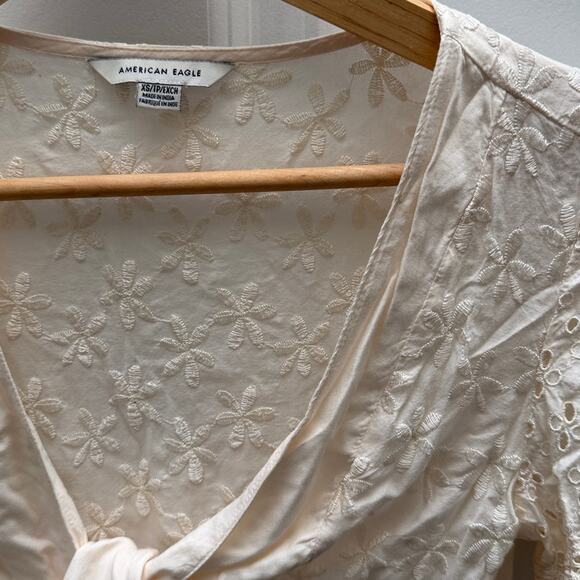 AMERICAN EAGLE Boho Festival Cream Lace Tie-Front Short Sleeve Top Size XS - Picture 2 of 3